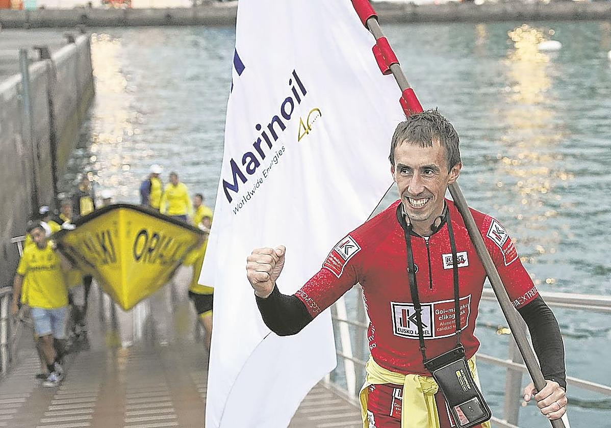 Gorka Aranberri desembarca en Bermeo con la decimoquinta bandera del curso para Orio.