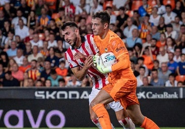 Agirrezabala, de discutido a jugar su mejor partido del curso ante su exequipo