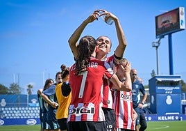 El Athletic sobrevive y empata con una jugadora menos durante una hora