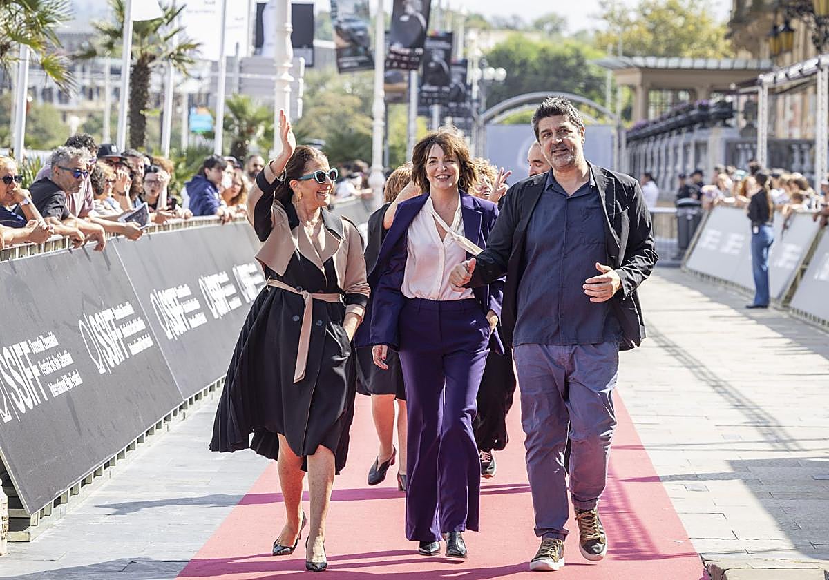 El director Cesc Gay y las actrices Ágata Roca y Nora Navas, durante la presentación de este sábado de la película 'Mi amiga Eva'.