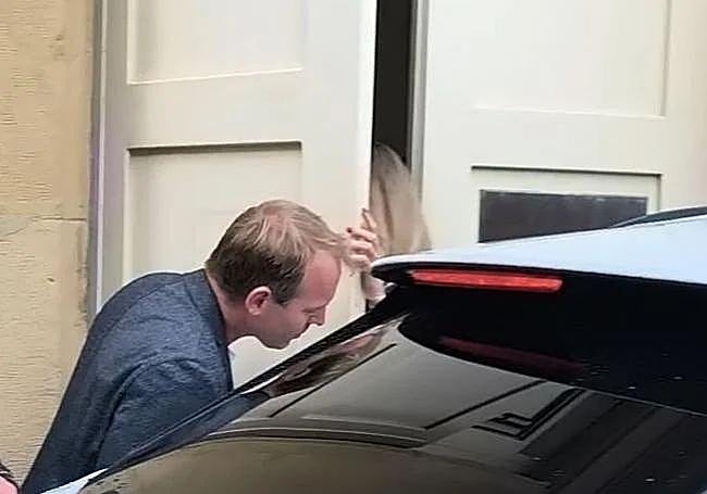 Angelina Jolie ha entrado al hotel María Cristina por la puerta de servicio