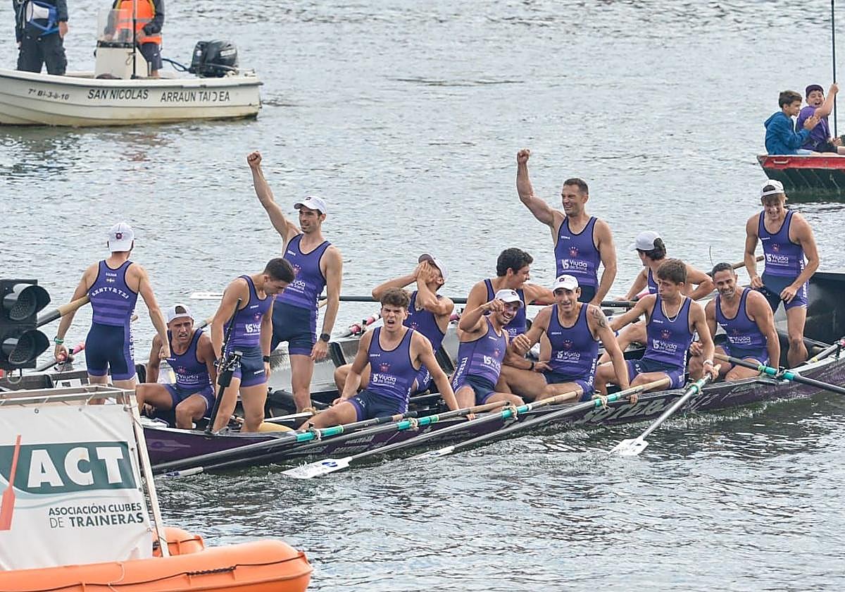 Santurtzi regresa a la élite a lo grande