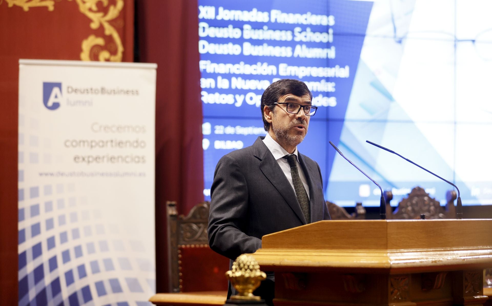 El presidente de Kutxabank, Anton Arriola, durante su intervención en las jornadas de la asociación de antiguos alumnos de la Deusto Business School.