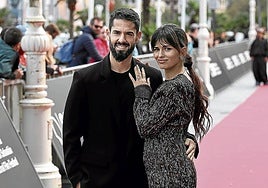 Isco Alarcón con Sara Sálamo en la alfombra del Victoria Eugenia.