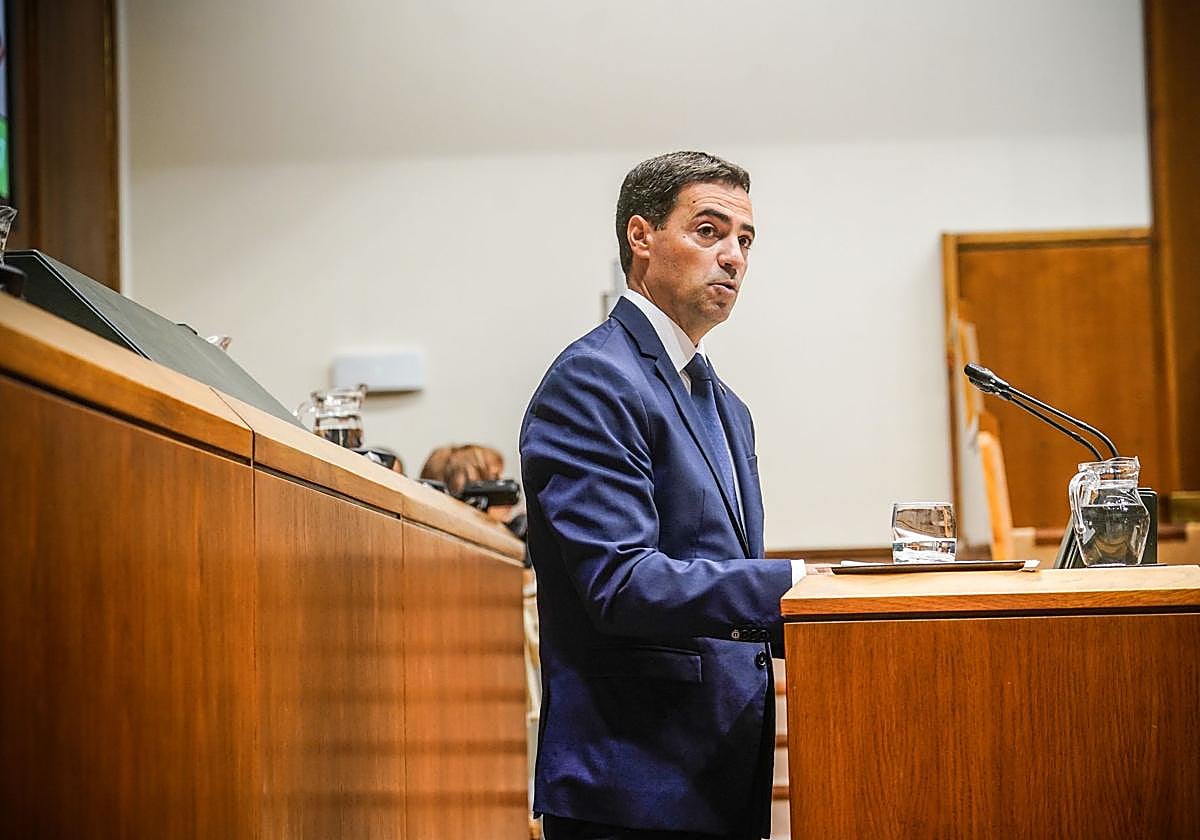 Imanol Pradales, en el Pleno de Política General.