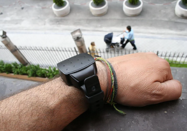 Una pulsera telemática antimaltrato.