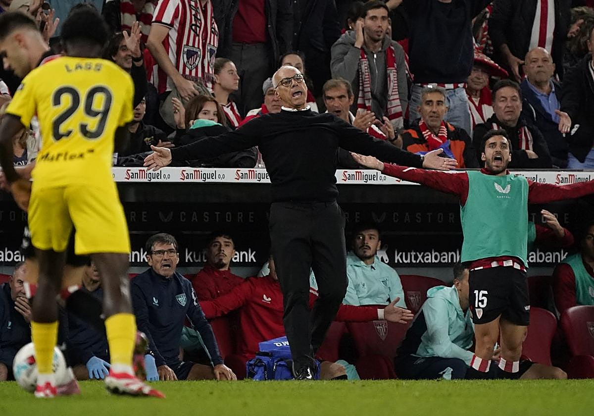 Jon Aspiazu, de nuevo en el banquillo del Athletic por la sanción de Valverde.