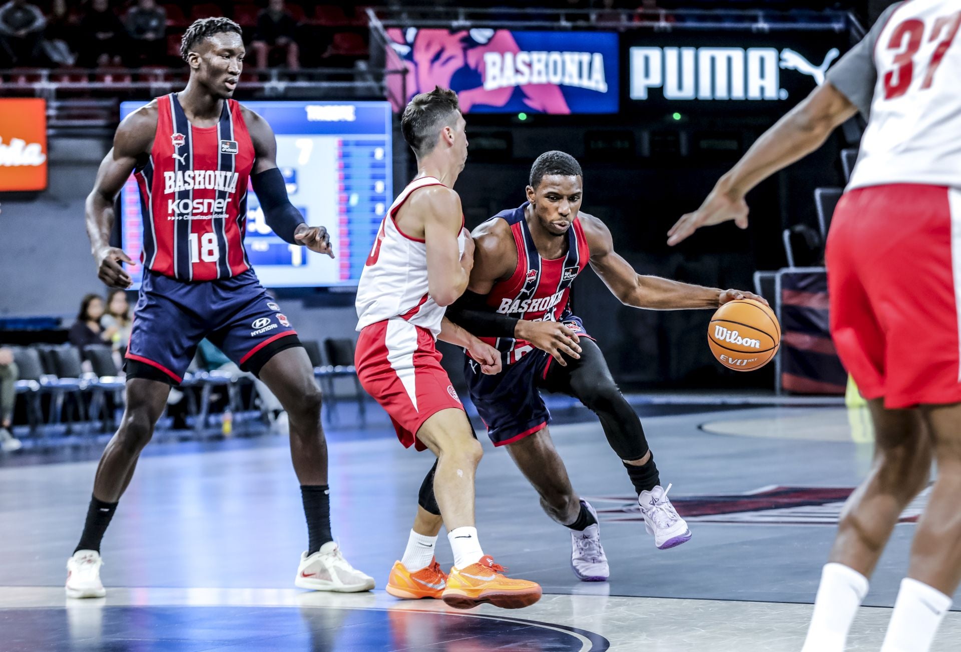 Las mejores imágenes del Baskonia-Pallacanestro Trieste