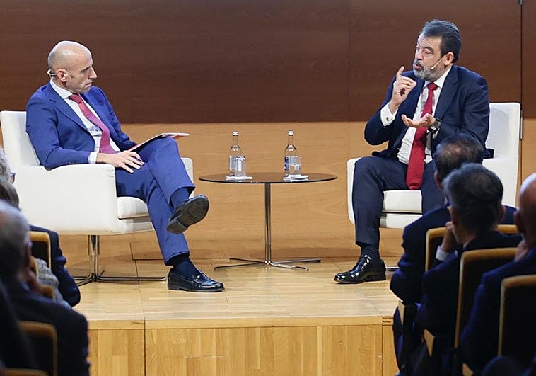 El presidente de Velatia, Javier Ormazabal, conversa con el periodista de EL CORREO, Lucas Irigoyen.