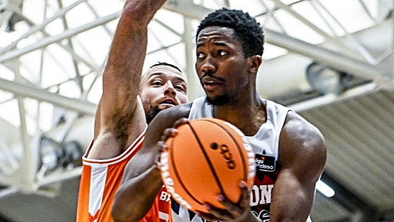Diakite recibe el alta hospitalaria y seguirá su recuperación en Vitoria