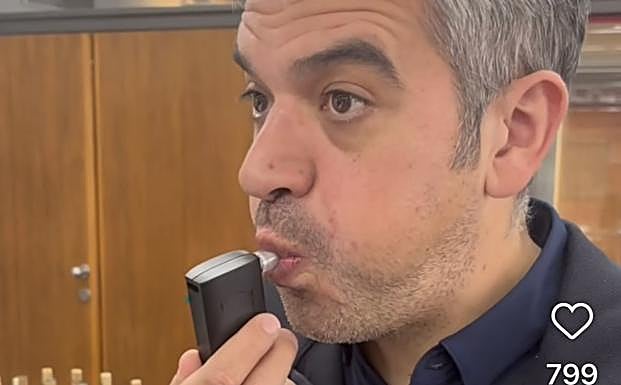 Captura del reel de Instagram en que Centelles comprueba su tasa de alcohol en el aliento tras haber catado cien vinos en Rioja.