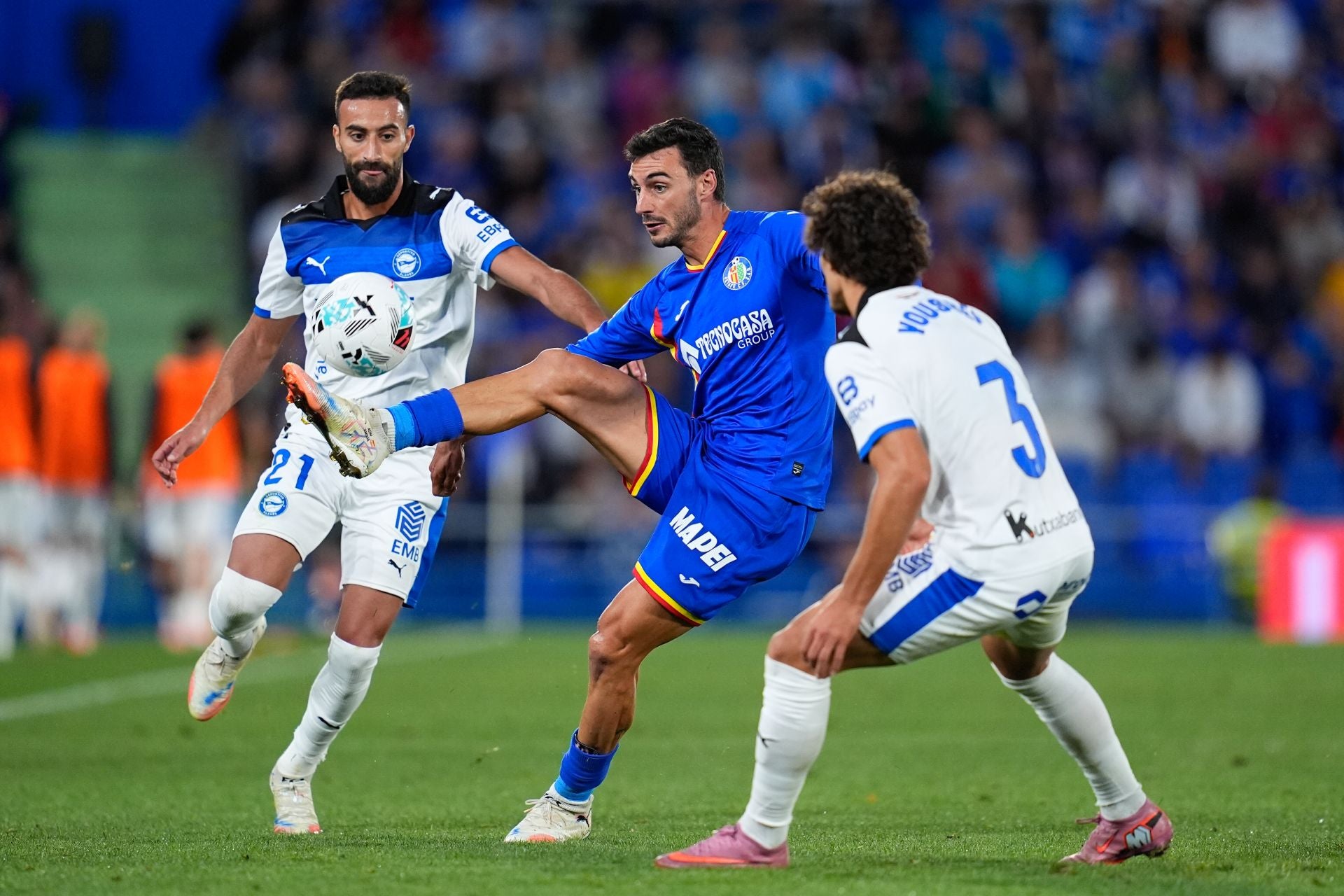 El Alavés despliega el ala izquierda