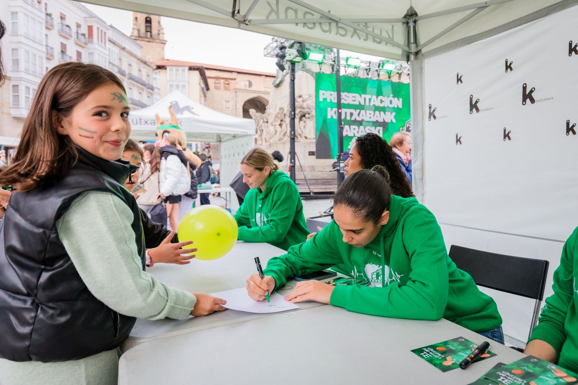El Araski se presenta en sociedad en el centro de Vitoria