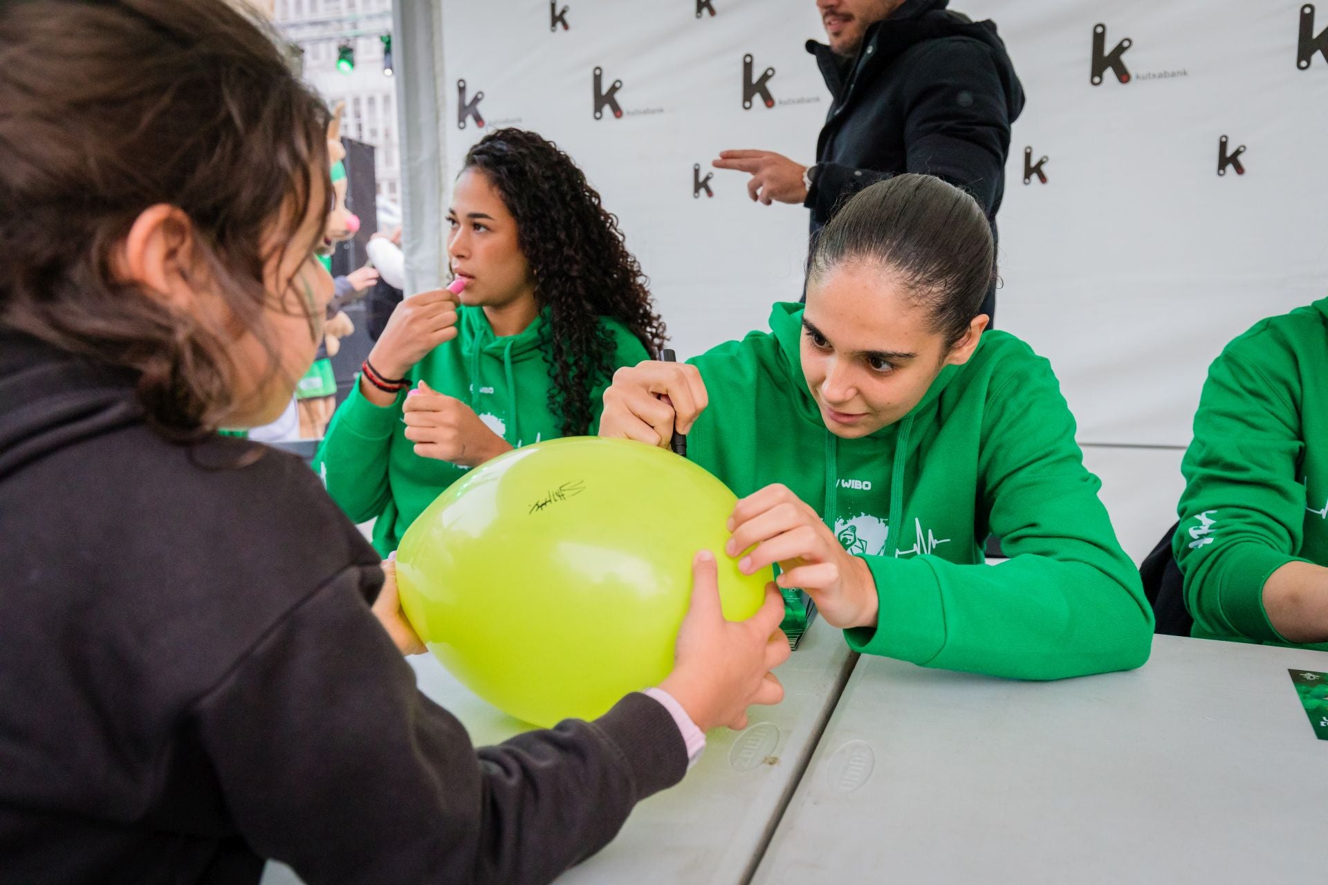 El Araski se presenta en sociedad en el centro de Vitoria
