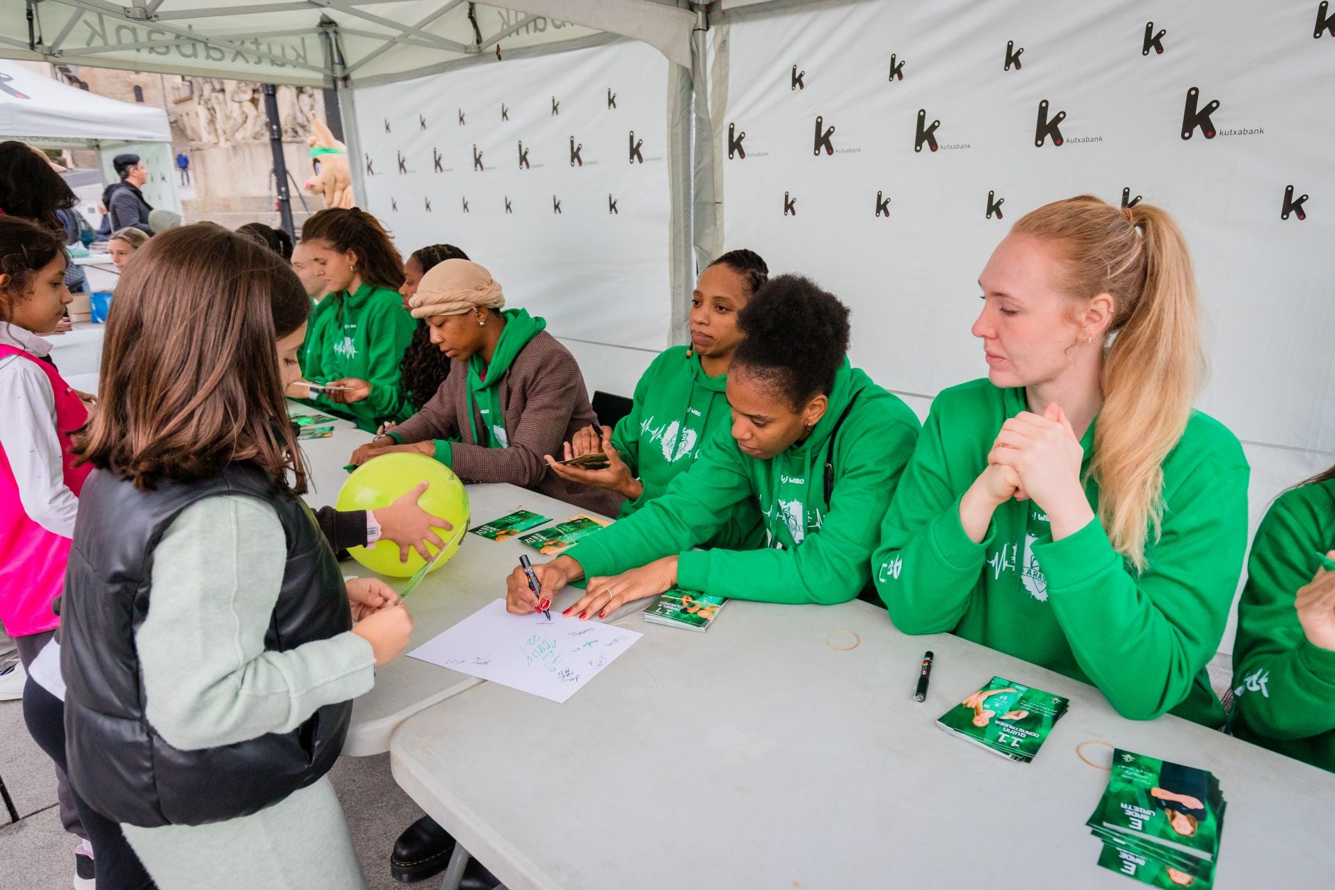 El Araski se presenta en sociedad en el centro de Vitoria