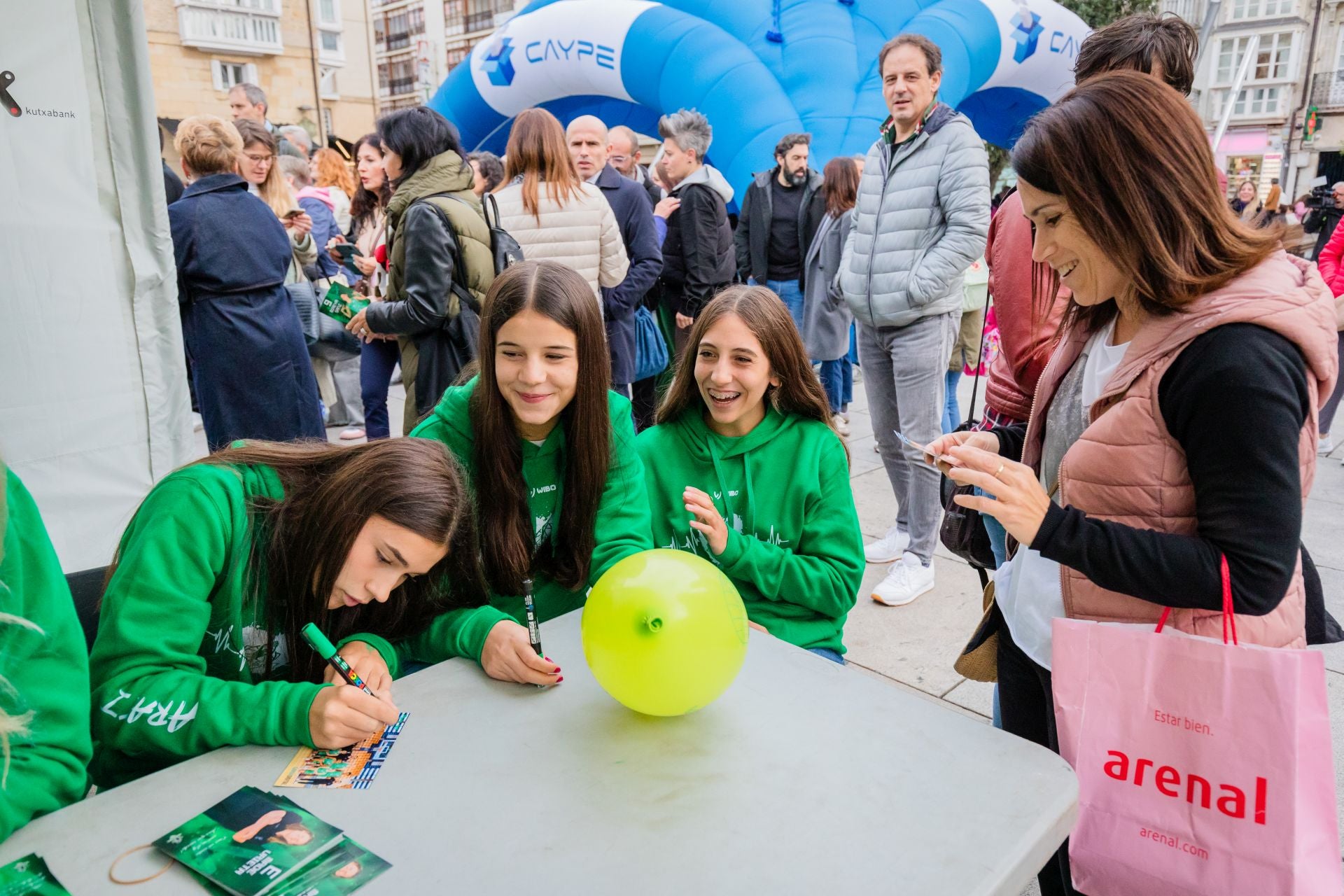 El Araski se presenta en sociedad en el centro de Vitoria