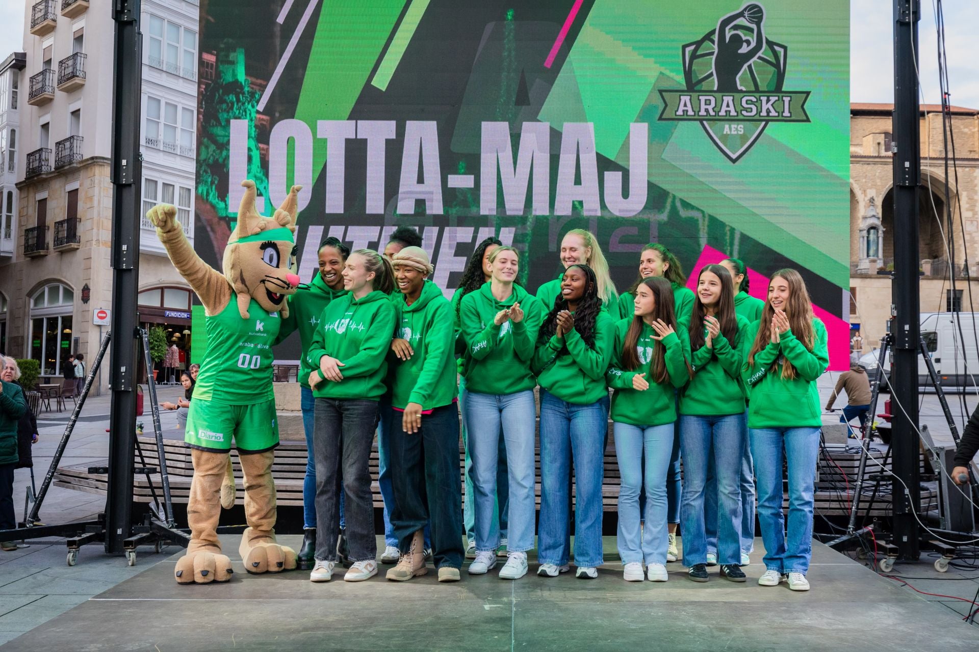 El Araski se presenta en sociedad en el centro de Vitoria