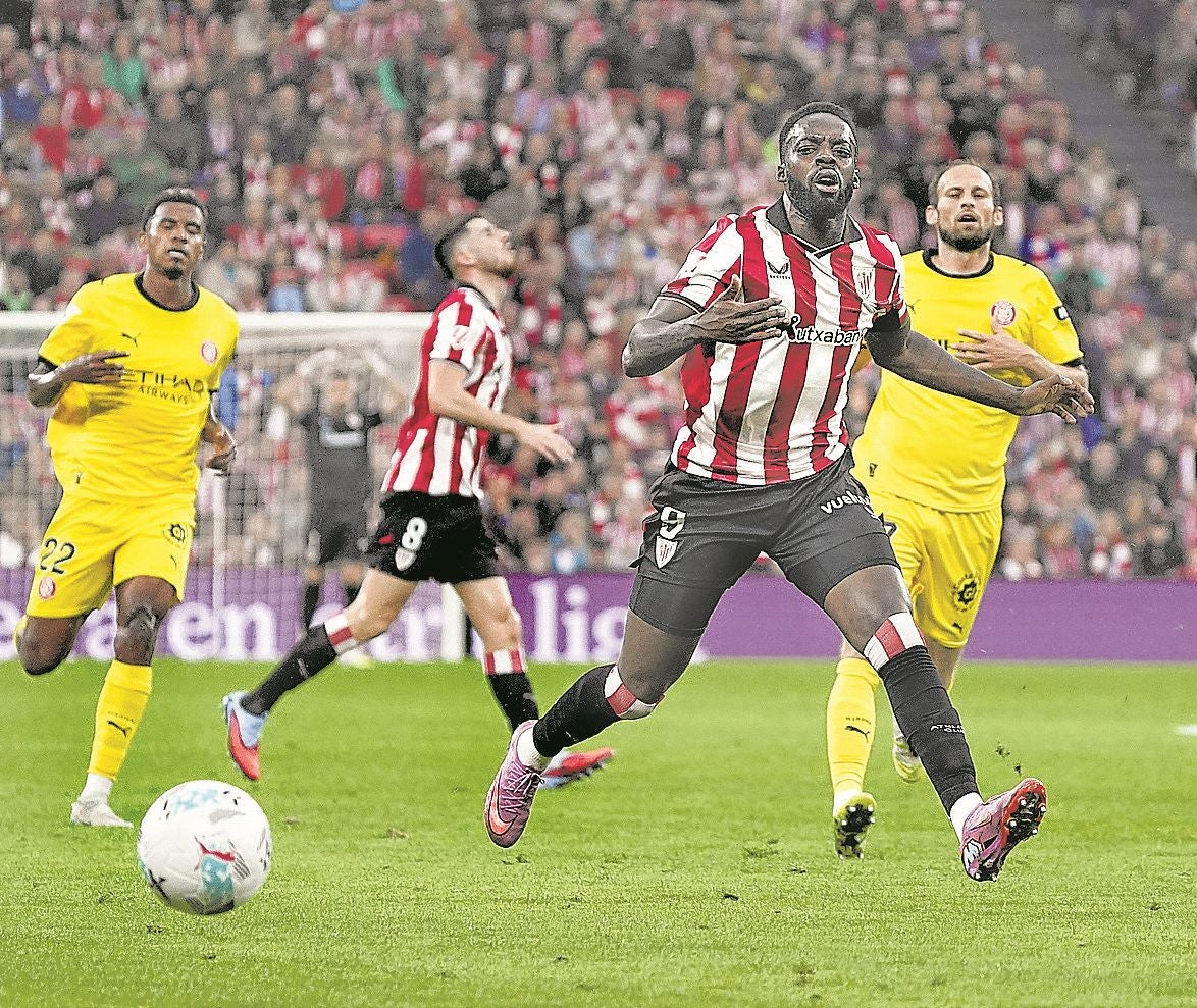 Iñaki Williams, con cara de frustración al no llegar a un balón en el choque ante el equipo de Míchel.