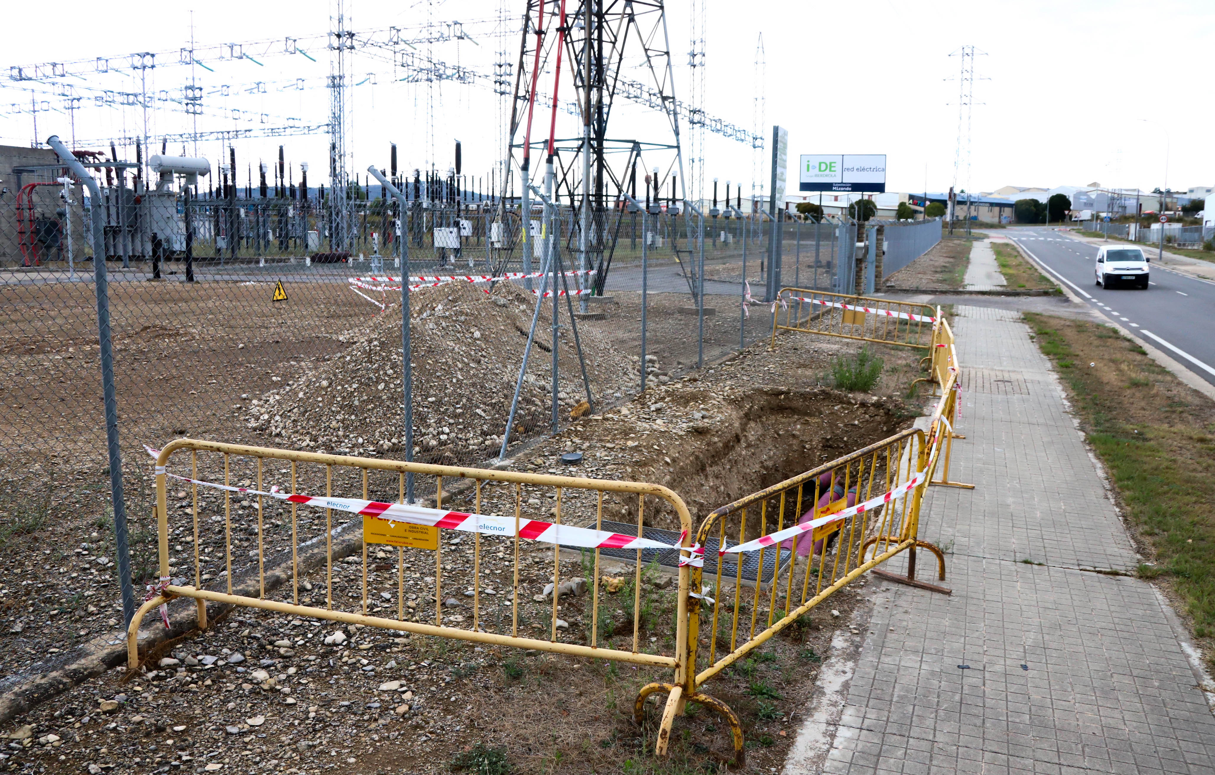 La ciudad cuenta con una subestación en el polígono de Bayas