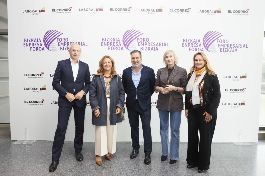 Adolfo Rey, Tamara Yagüe, Alex Ormaetxebarria, Begoña San Miguel e Irene Rodríguez.