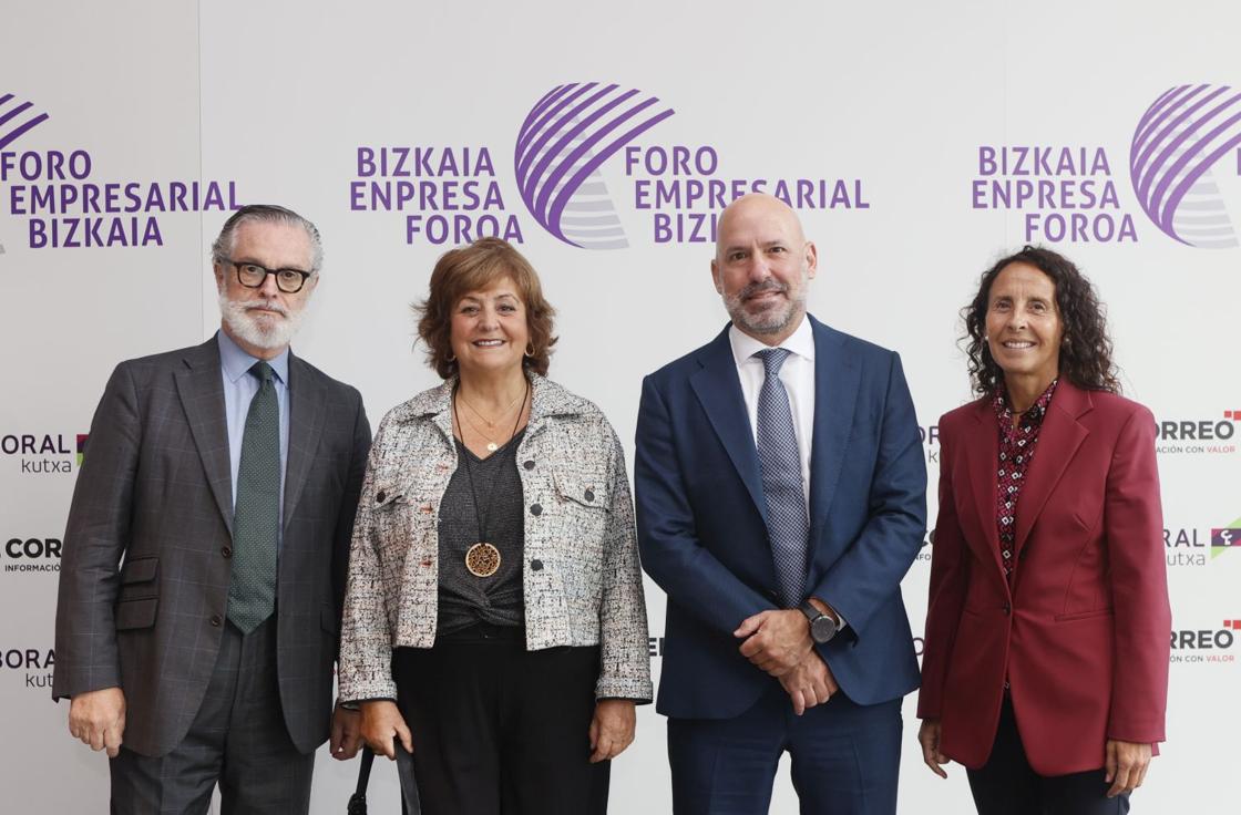 Javier Berrojalbiz, Carmen Manrique, Alex Belaustegi y Leire Bilbao.