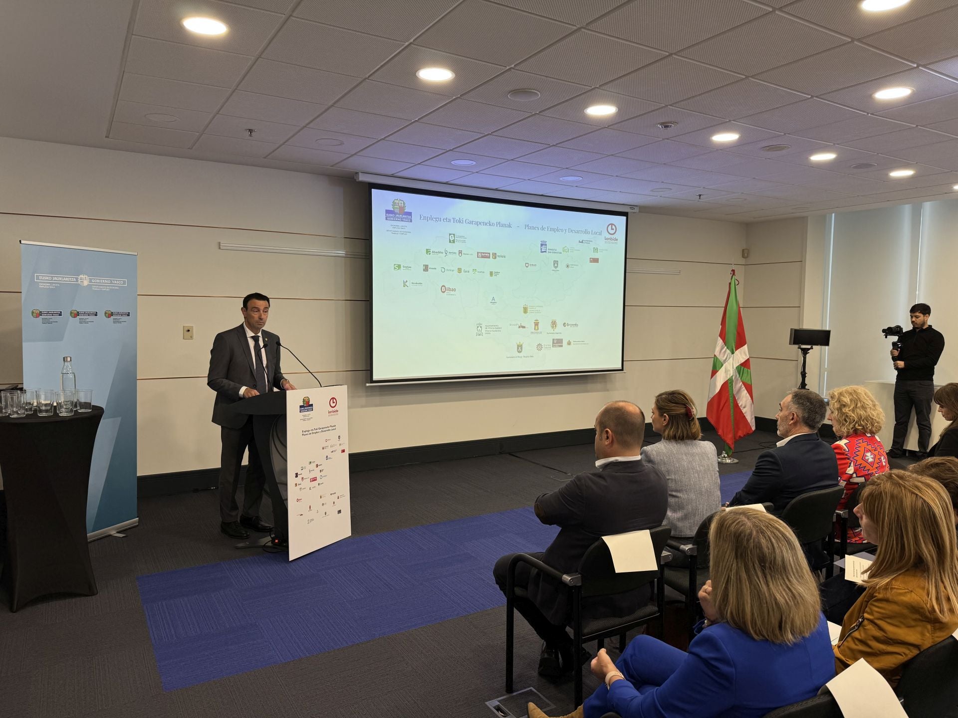 Mikel Torres durante el acto de presentación de los planes de empleo y desarrollo local.