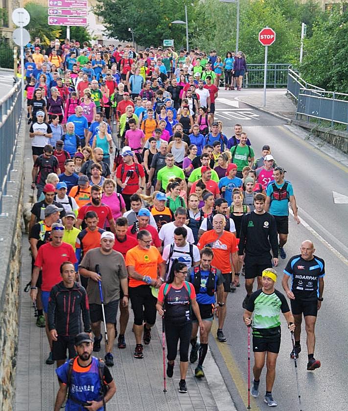 Imagen secundaria 2 - Vecinos y montaña se unirán antes del arranque de fiestas.