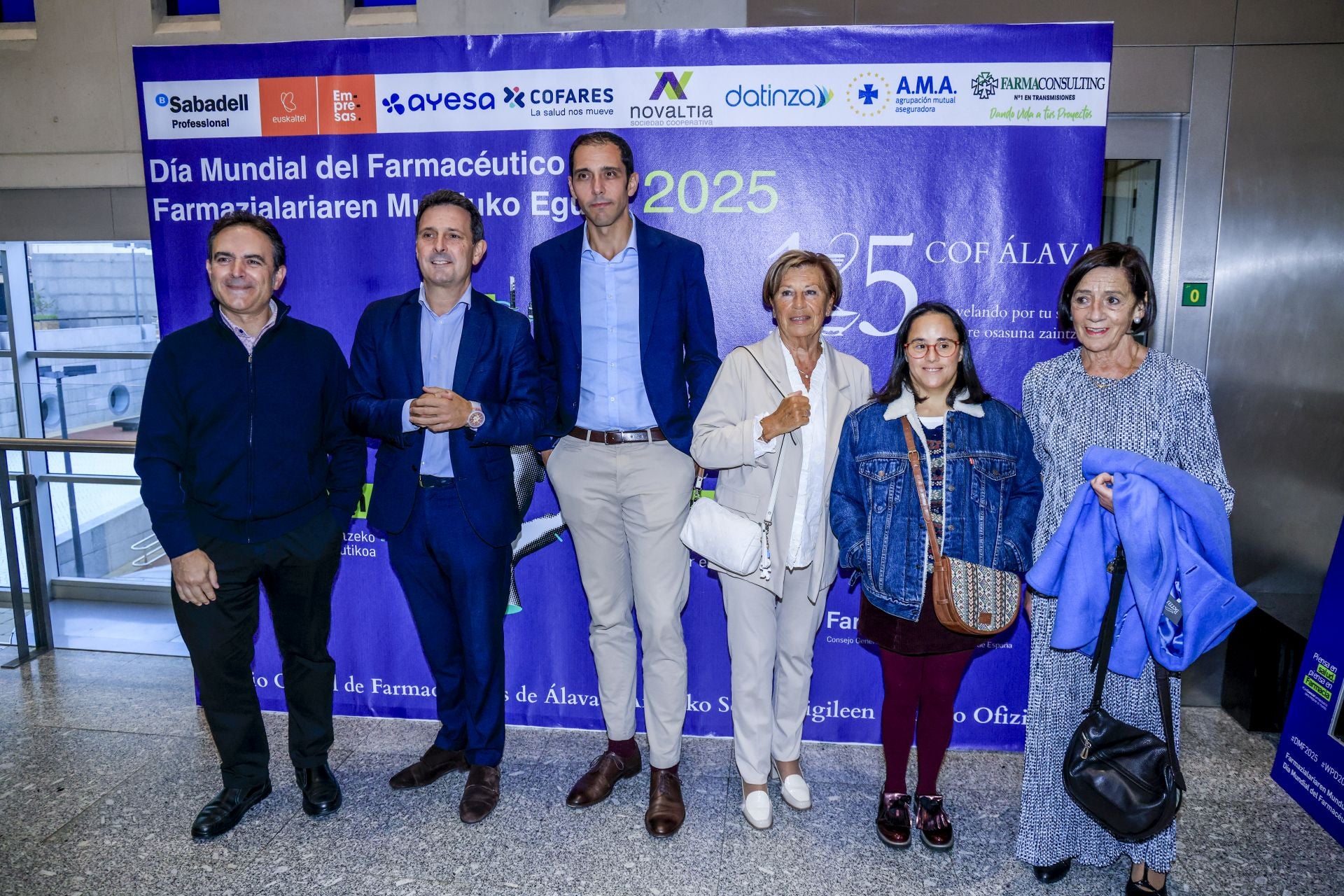 Carlos López, Xavier Eroa, Íñigo Córdoba, Rosa Ullívarri, Ana Yrazu y Teresa Sáez de Ocáriz.