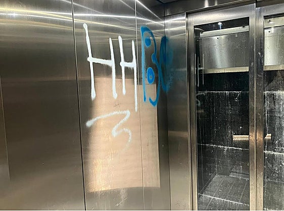 Vandalizan el ascensor de Santa Ana en Etxebarri