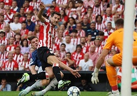 Vivián es hoy una pieza básica en el eje de la defensa del Athletic e internacional absoluto con la selección tras pasar por el primer equipo mirandesista.