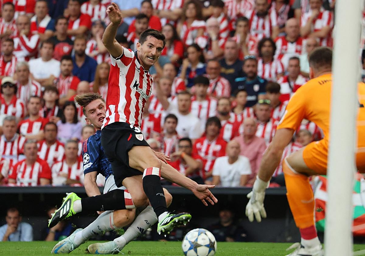 Vivián es hoy una pieza básica en el eje de la defensa del Athletic e internacional absoluto con la selección tras pasar por el primer equipo mirandesista.