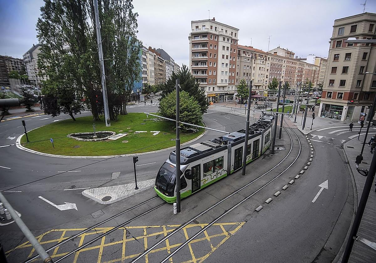 El tranvía a su paso por Lovaina, por donde circulará también la extensión a Zabalgana.