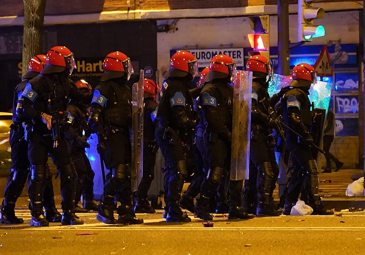 PNV y Bildu trasladan su pulso por los ataques a la Ertzaintza a los ayuntamientos