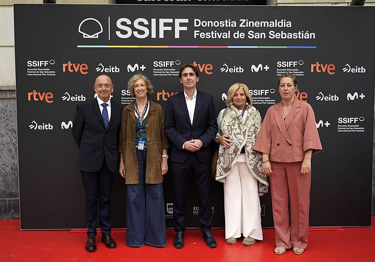 Javier Roldán, Ana Iríbar, David Taberna, Consuelo Ordóñez y Arantxa Aldaz, antes del pase.