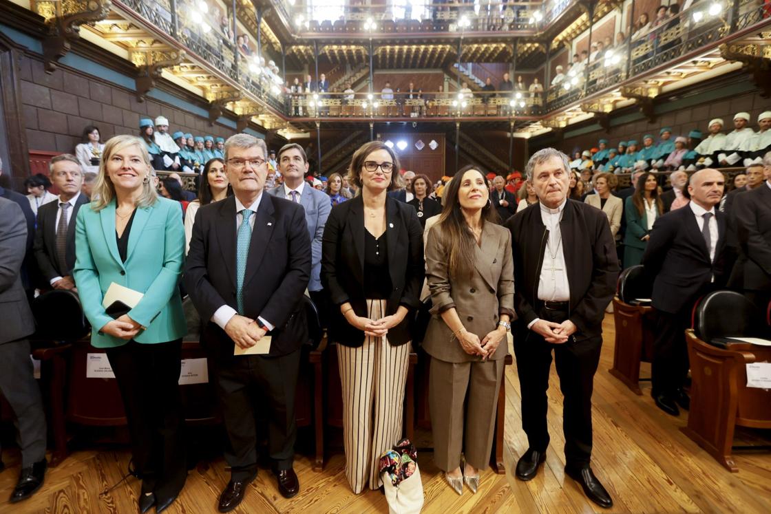 Ana Otadui, Juan Mari Aburto, Elixabete Etxanobe, Bakartxo Tejeria y Joseba Segura.