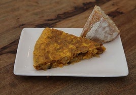 El bar de Bilbao que triunfa en el tardeo con su estrella de siempre: la tortilla de patatas