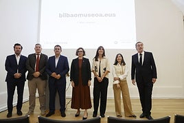 Ricardo Alonso, Javier Novo, Eneko Arruebarrena, Elixabete Etxanobe, Sonia López, Irune Martínez y Miguel Zugaza, en la presentación.
