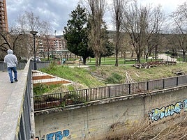 Vista del tramo del paseo entre Soloarte y Mercabilbao.