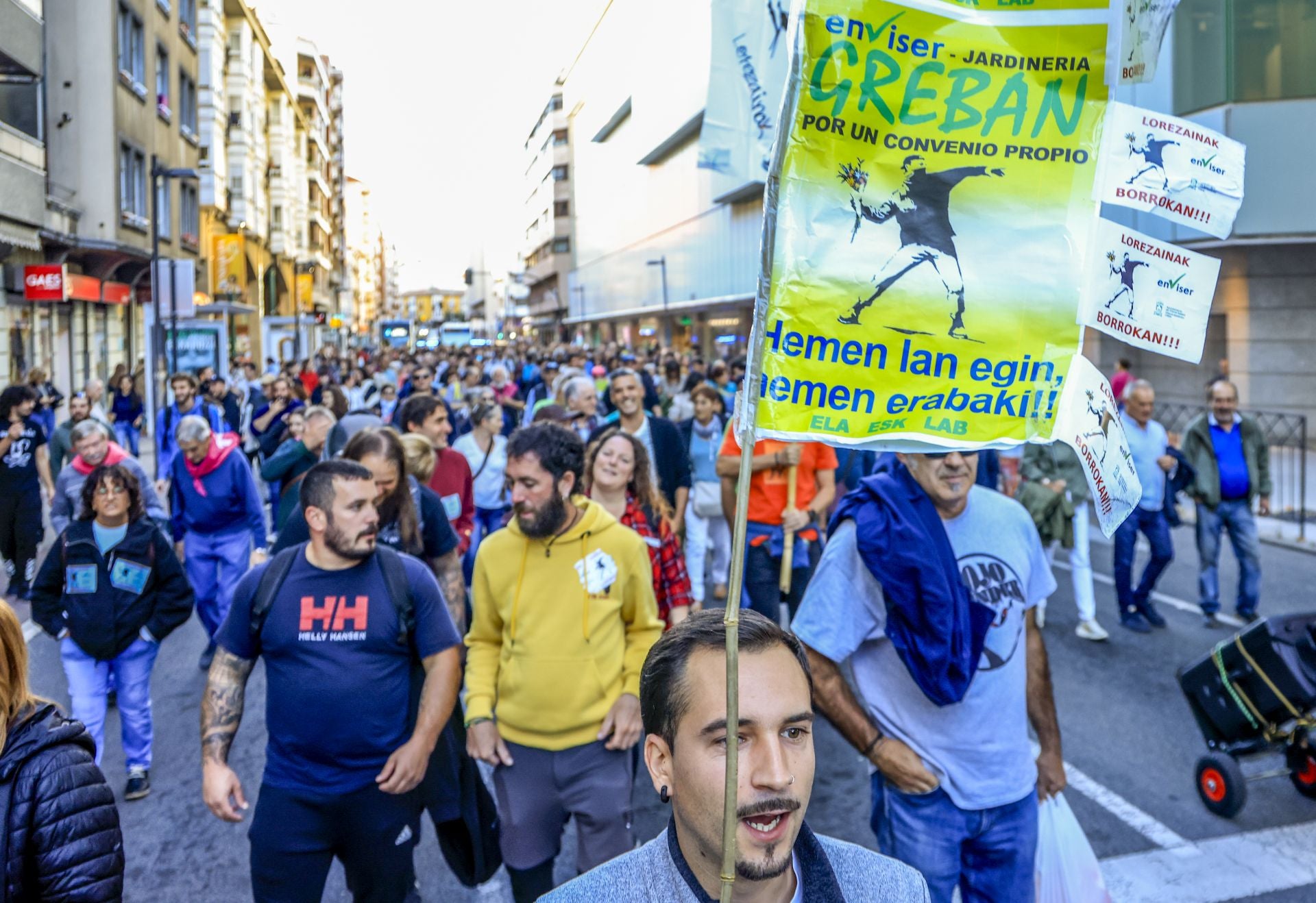 Los jardineros se manifiestan por Vitoria en su sexto mes de huelga