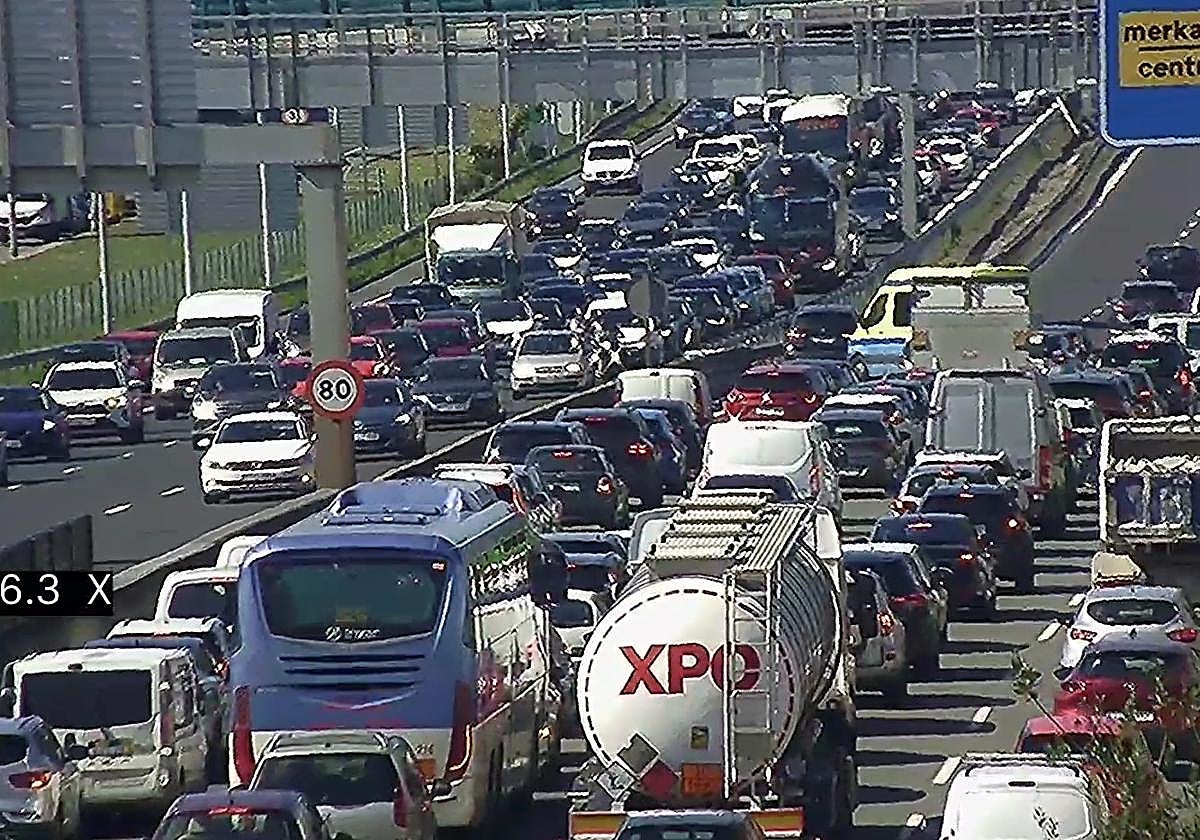 Solucionadas las retenciones que este mediodía han complicado el tráfico en Bizkaia
