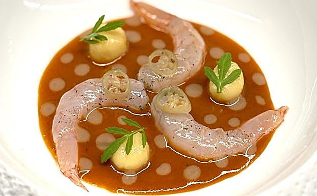 Gamba blanca curada en laurel con untuoso de chorizo.