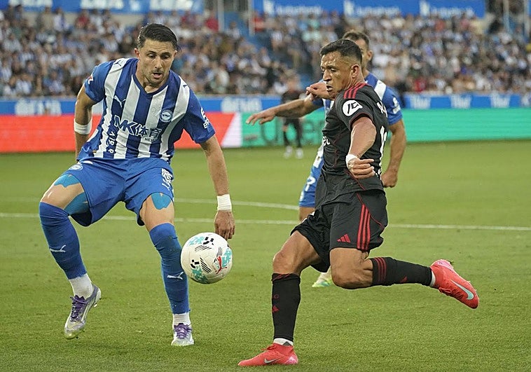 El Alavés aplica la sanción de la FIFA y deja a Garcés fuera de la convocatoria