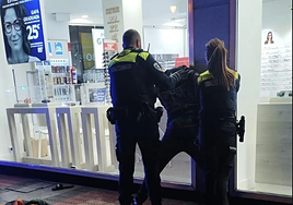 Imagen de la detención del conductor del patinete.