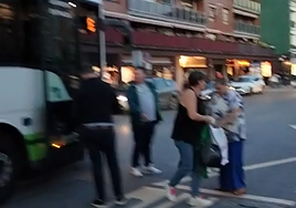 Accidente de un Bizkaibus en Mungia: «Se escuchó un estruendo, rebotamos y uno de los cristales empezó a romperse»