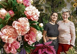 Sonia y Ángela se conocen desde que la primera era una niña que pasaba a diario por la floristería de camino al colegio.