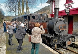 Lurrun trenaren bidaiak 45 minutu inguru irauten du eta Azpeitia eta Zestoako Lasao auzoa lotzen ditu.