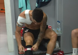 El aparatoso vendaje de Yuri en el hombro derecho