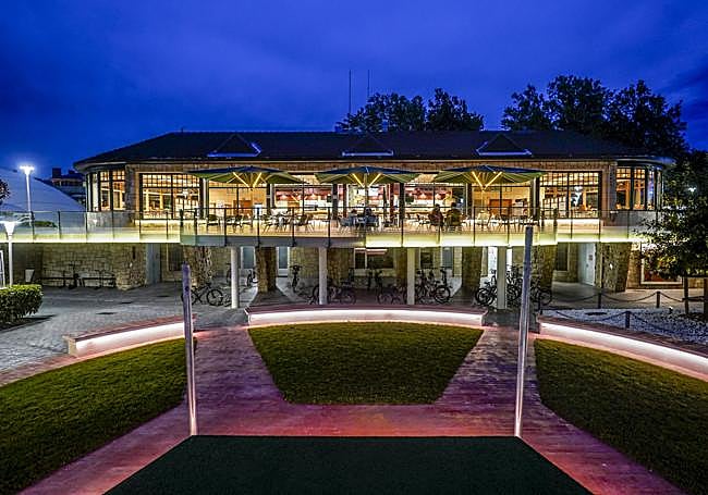 Imagen del edificio social que recibe a los abonados.