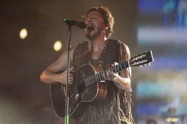 Fandango dedicado a la villa y versión de 'Soldadito Marinero', los guiños de Manuel Carrasco a Bilbao en su concierto