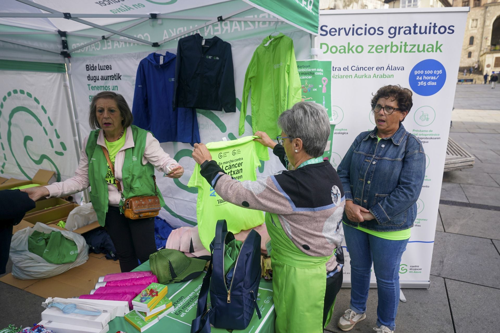 La marea verde contra el cáncer toma Vitoria
